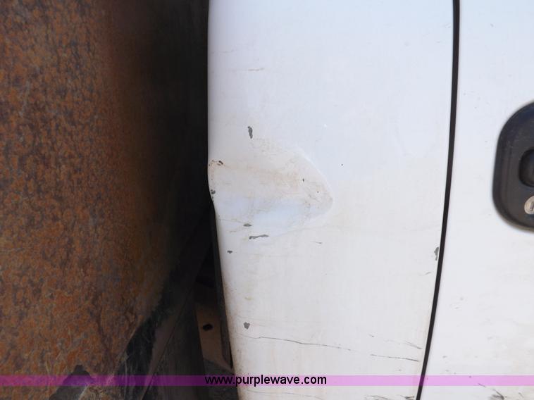 image for item H1948 2006 Chevrolet Silverado 3500 utility truck