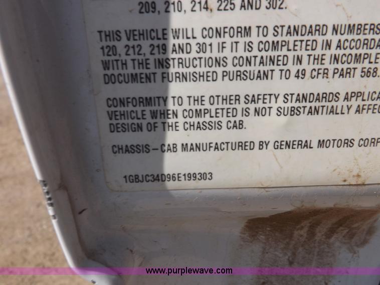 image for item H1948 2006 Chevrolet Silverado 3500 utility truck