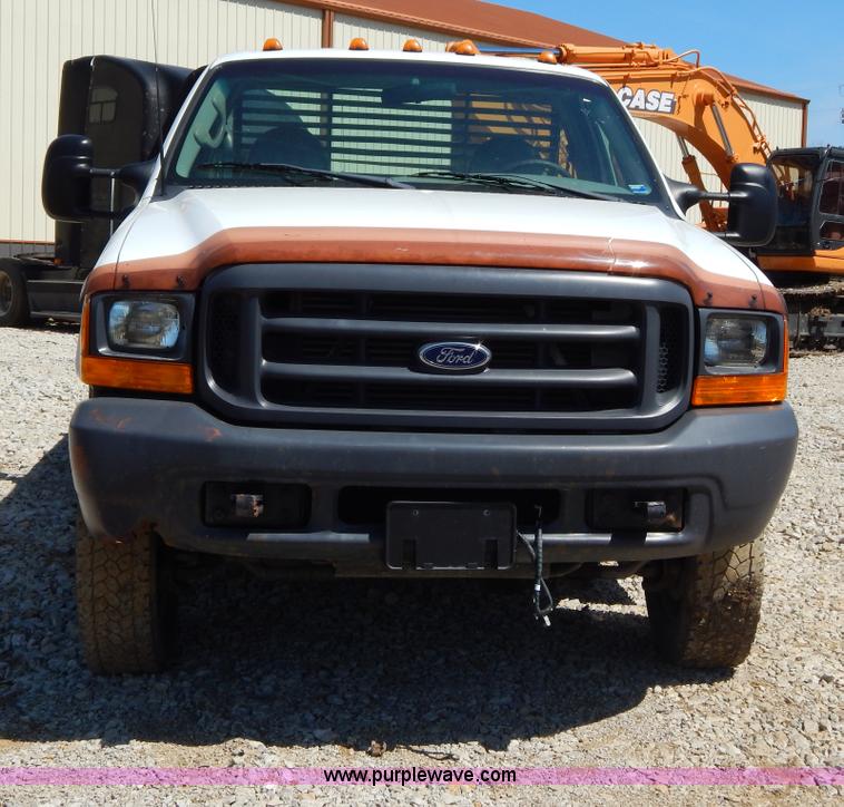 image for item H3457 1999 Ford F450 Super Duty flatbed truck