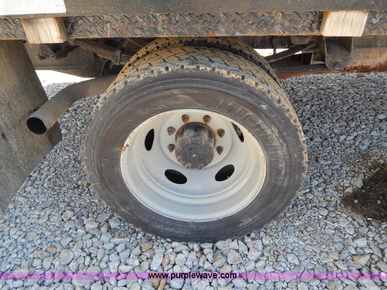 image for item H3457 1999 Ford F450 Super Duty flatbed truck