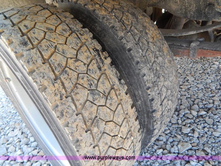 image for item H3457 1999 Ford F450 Super Duty flatbed truck