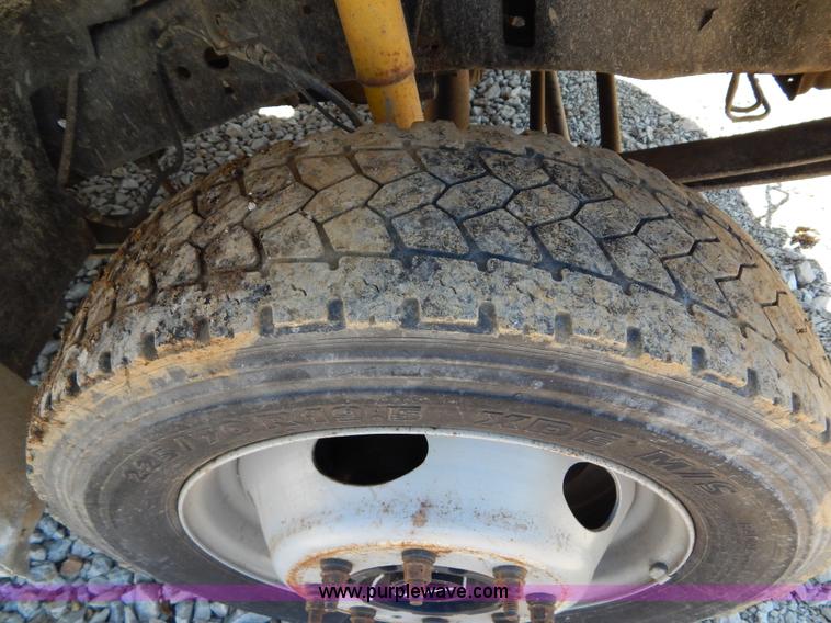 image for item H3457 1999 Ford F450 Super Duty flatbed truck