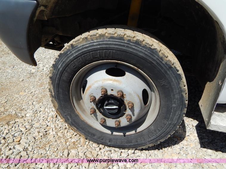 image for item H3457 1999 Ford F450 Super Duty flatbed truck