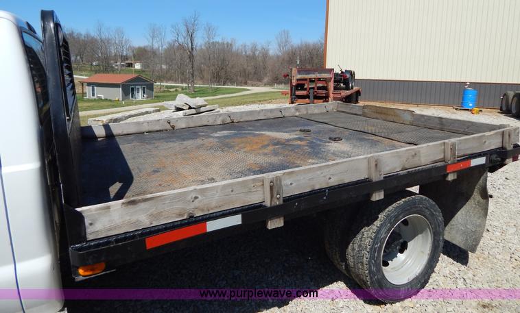 image for item H3457 1999 Ford F450 Super Duty flatbed truck