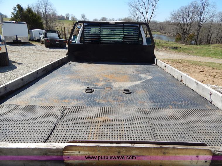 image for item H3457 1999 Ford F450 Super Duty flatbed truck