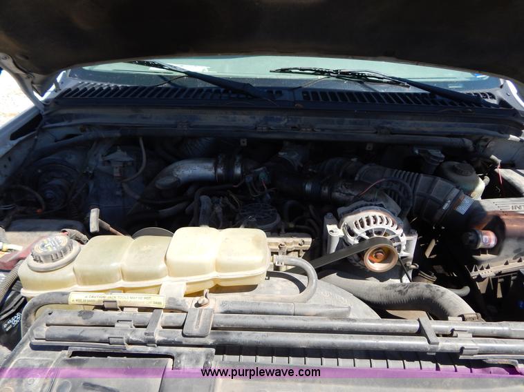 image for item H3457 1999 Ford F450 Super Duty flatbed truck