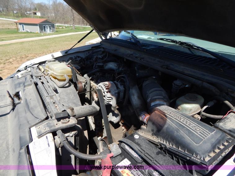 image for item H3457 1999 Ford F450 Super Duty flatbed truck