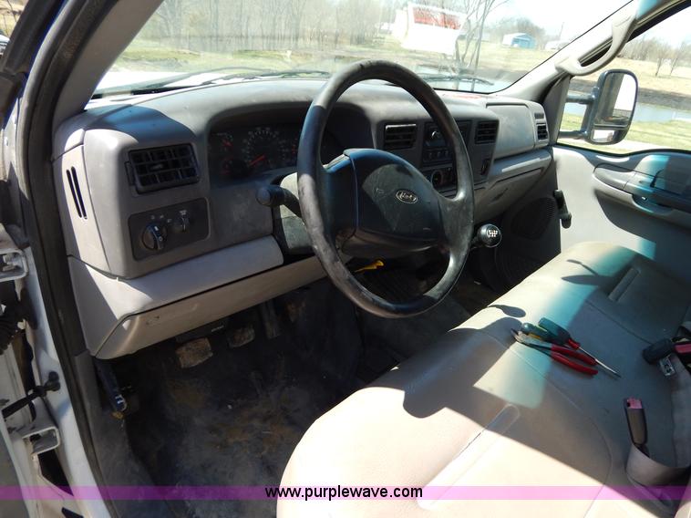 image for item H3457 1999 Ford F450 Super Duty flatbed truck