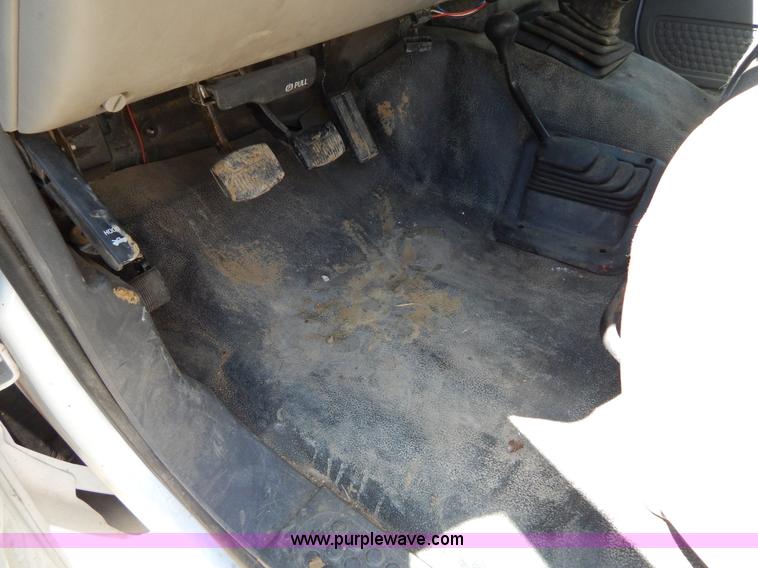 image for item H3457 1999 Ford F450 Super Duty flatbed truck