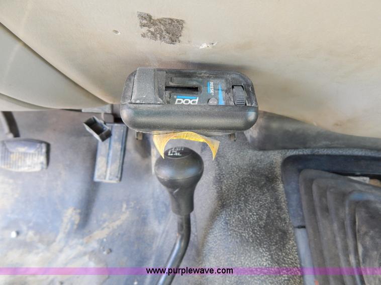 image for item H3457 1999 Ford F450 Super Duty flatbed truck