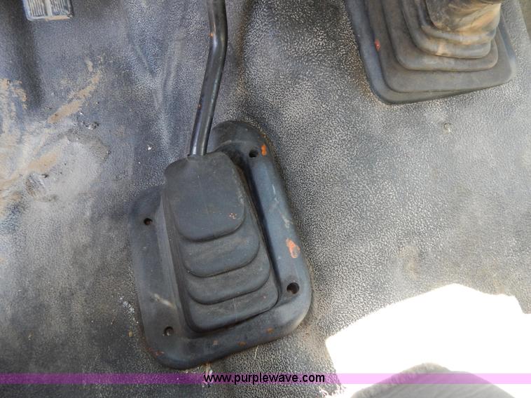 image for item H3457 1999 Ford F450 Super Duty flatbed truck