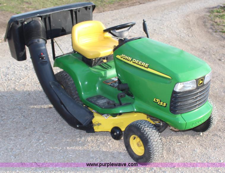 image for item H6053 1998 John Deere LT155 lawn mower
