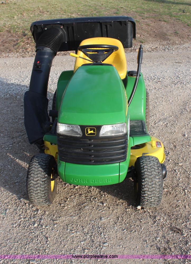image for item H6053 1998 John Deere LT155 lawn mower