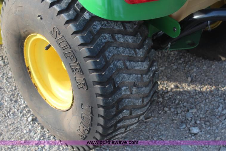 image for item H6053 1998 John Deere LT155 lawn mower