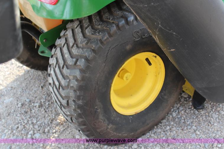 image for item H6053 1998 John Deere LT155 lawn mower