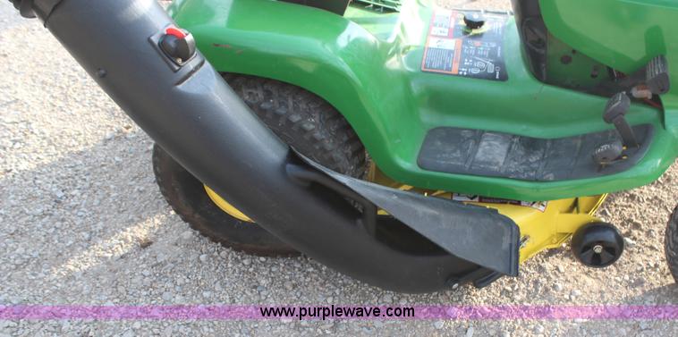 image for item H6053 1998 John Deere LT155 lawn mower