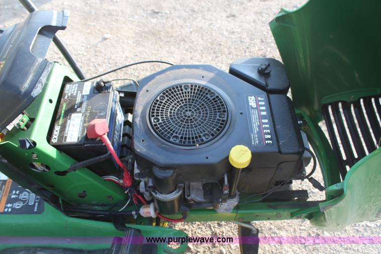 image for item H6053 1998 John Deere LT155 lawn mower