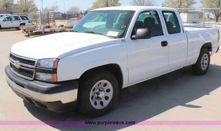 image for item H6071 2006 Chevrolet Silverado 1500 Ext. Cab pickup truck