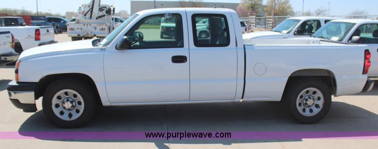 image for item H6071 2006 Chevrolet Silverado 1500 Ext. Cab pickup truck