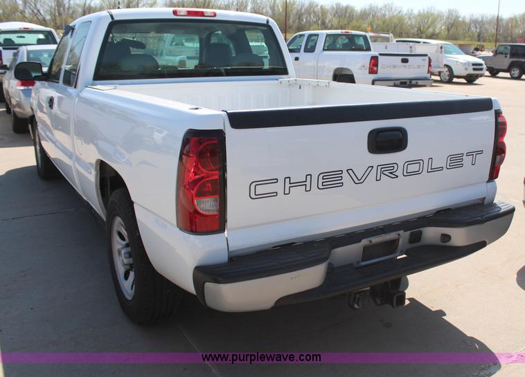 image for item H6071 2006 Chevrolet Silverado 1500 Ext. Cab pickup truck