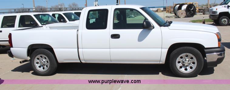 image for item H6071 2006 Chevrolet Silverado 1500 Ext. Cab pickup truck
