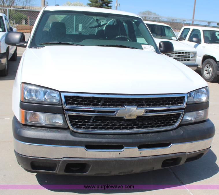 image for item H6071 2006 Chevrolet Silverado 1500 Ext. Cab pickup truck