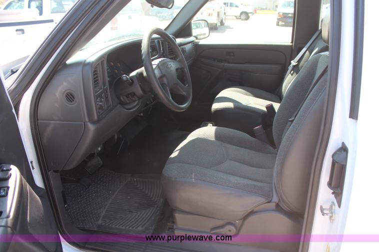 image for item H6071 2006 Chevrolet Silverado 1500 Ext. Cab pickup truck