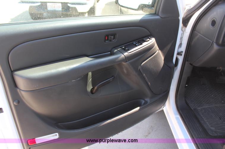 image for item H6071 2006 Chevrolet Silverado 1500 Ext. Cab pickup truck