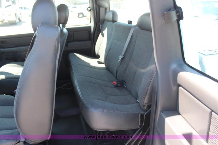 image for item H6071 2006 Chevrolet Silverado 1500 Ext. Cab pickup truck