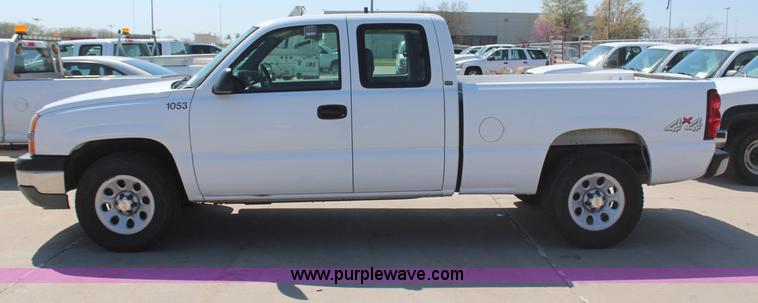 image for item H6072 2005 Chevrolet Silverado 1500 Ext. Cab pickup truck