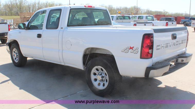 image for item H6072 2005 Chevrolet Silverado 1500 Ext. Cab pickup truck