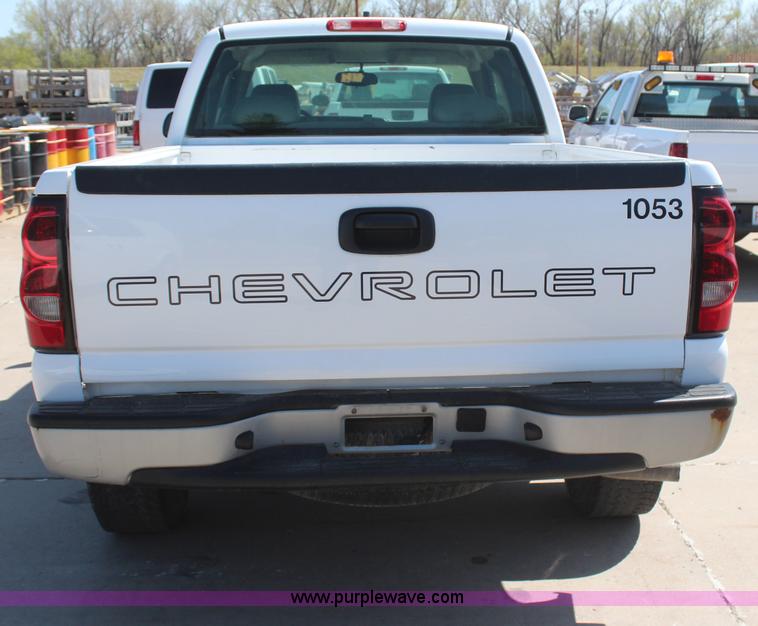 image for item H6072 2005 Chevrolet Silverado 1500 Ext. Cab pickup truck
