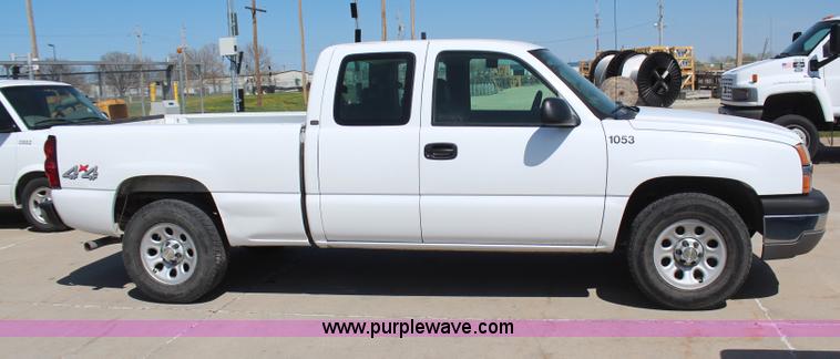 image for item H6072 2005 Chevrolet Silverado 1500 Ext. Cab pickup truck