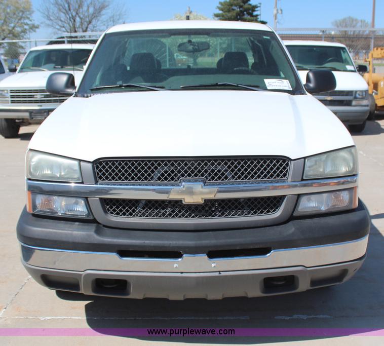 image for item H6072 2005 Chevrolet Silverado 1500 Ext. Cab pickup truck