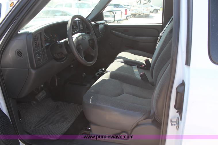 image for item H6072 2005 Chevrolet Silverado 1500 Ext. Cab pickup truck