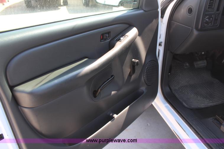 image for item H6072 2005 Chevrolet Silverado 1500 Ext. Cab pickup truck