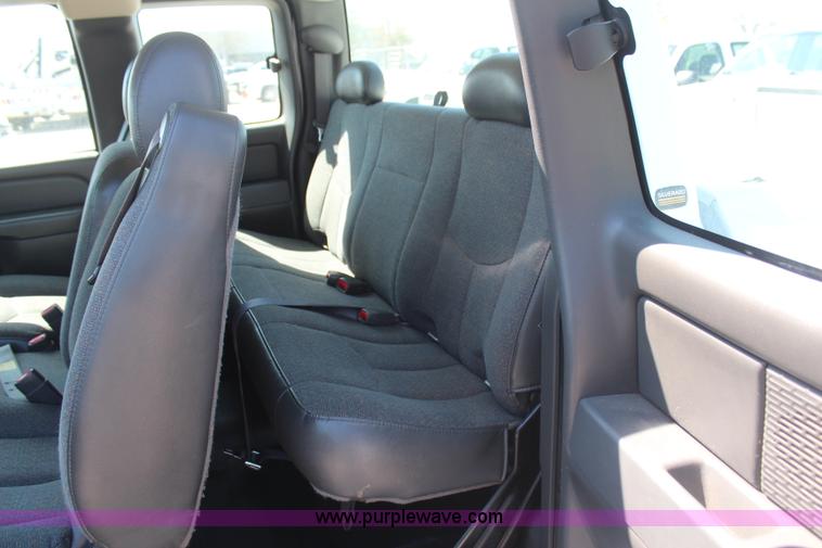 image for item H6072 2005 Chevrolet Silverado 1500 Ext. Cab pickup truck