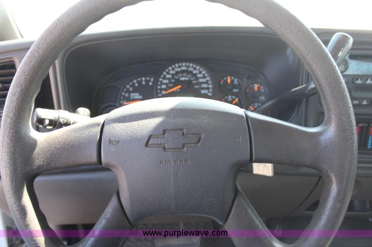 image for item H6072 2005 Chevrolet Silverado 1500 Ext. Cab pickup truck
