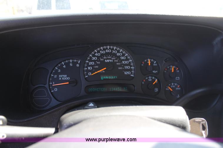 image for item H6072 2005 Chevrolet Silverado 1500 Ext. Cab pickup truck