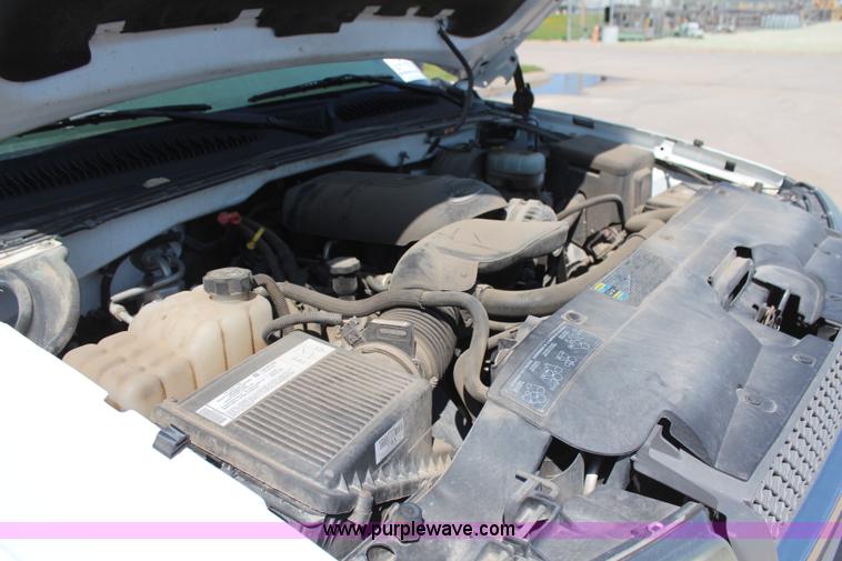 image for item H6072 2005 Chevrolet Silverado 1500 Ext. Cab pickup truck