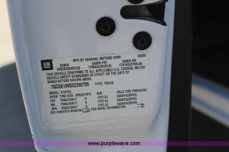 image for item H6072 2005 Chevrolet Silverado 1500 Ext. Cab pickup truck