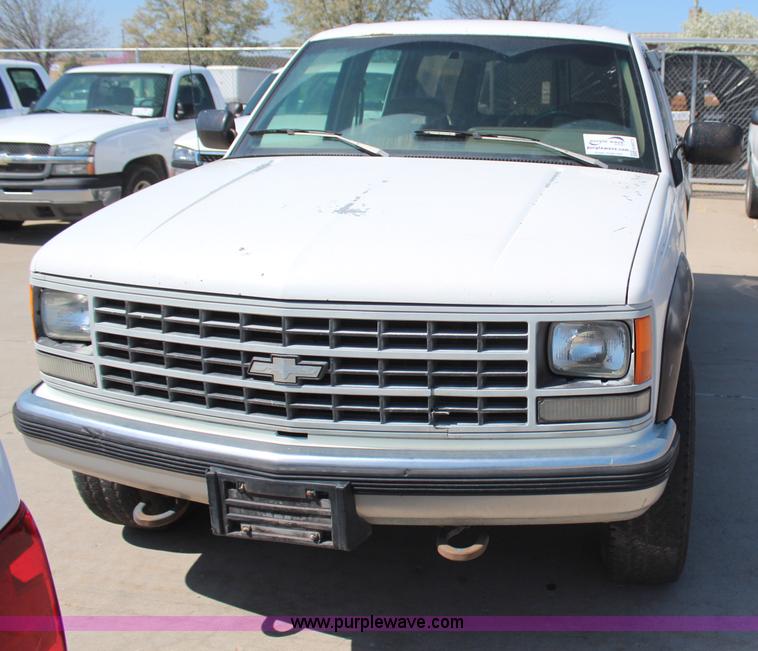 image for item H6073 1993 Chevrolet Suburban K2500 SUV