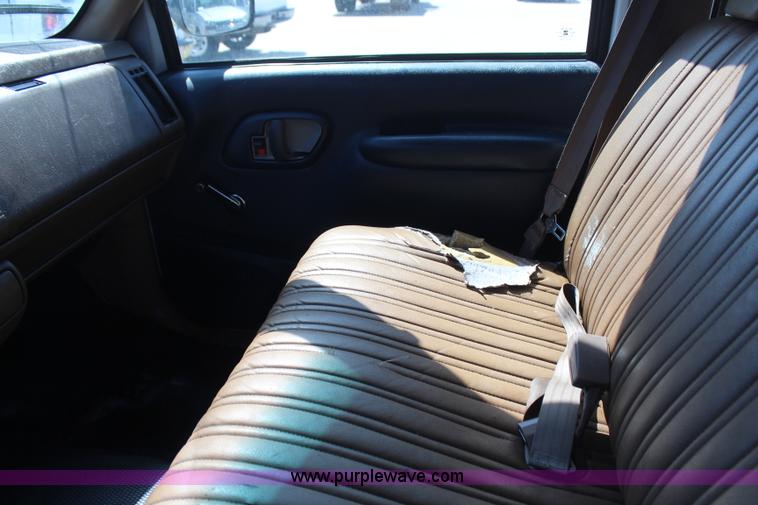 image for item H6073 1993 Chevrolet Suburban K2500 SUV