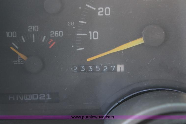 image for item H6073 1993 Chevrolet Suburban K2500 SUV