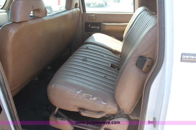 image for item H6073 1993 Chevrolet Suburban K2500 SUV