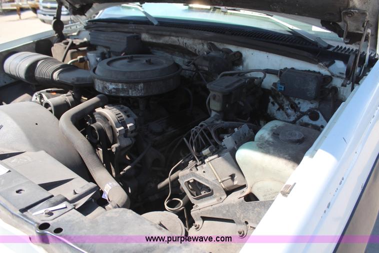 image for item H6073 1993 Chevrolet Suburban K2500 SUV