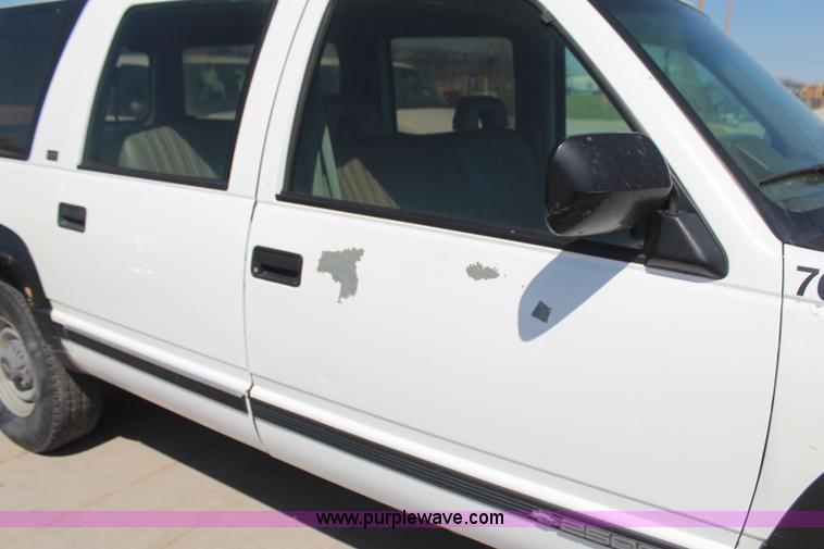 image for item H6073 1993 Chevrolet Suburban K2500 SUV