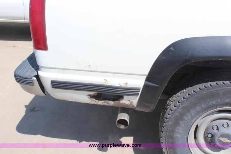 image for item H6073 1993 Chevrolet Suburban K2500 SUV