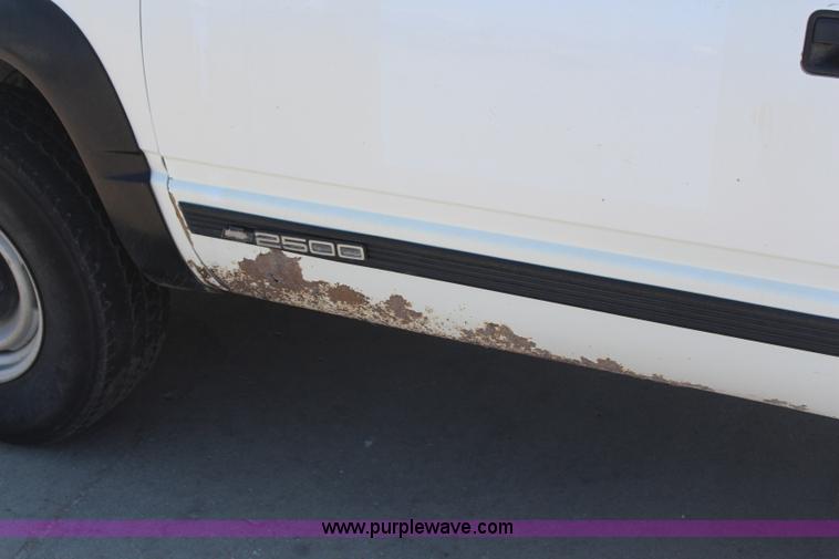 image for item H6073 1993 Chevrolet Suburban K2500 SUV