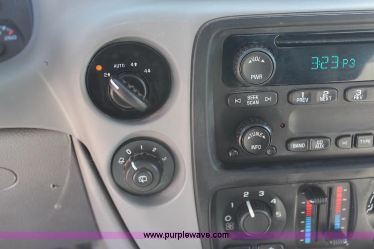 image for item H6074 2006 Chevrolet Trailblazer LS SUV